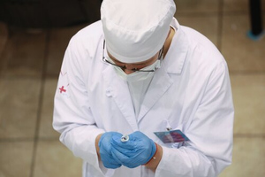 В России начались клинические испытания назальной вакцины от гриппа и ковида