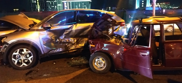 В Новосибирске лишённый прав водитель насмерть сбил пешехода и разбился сам