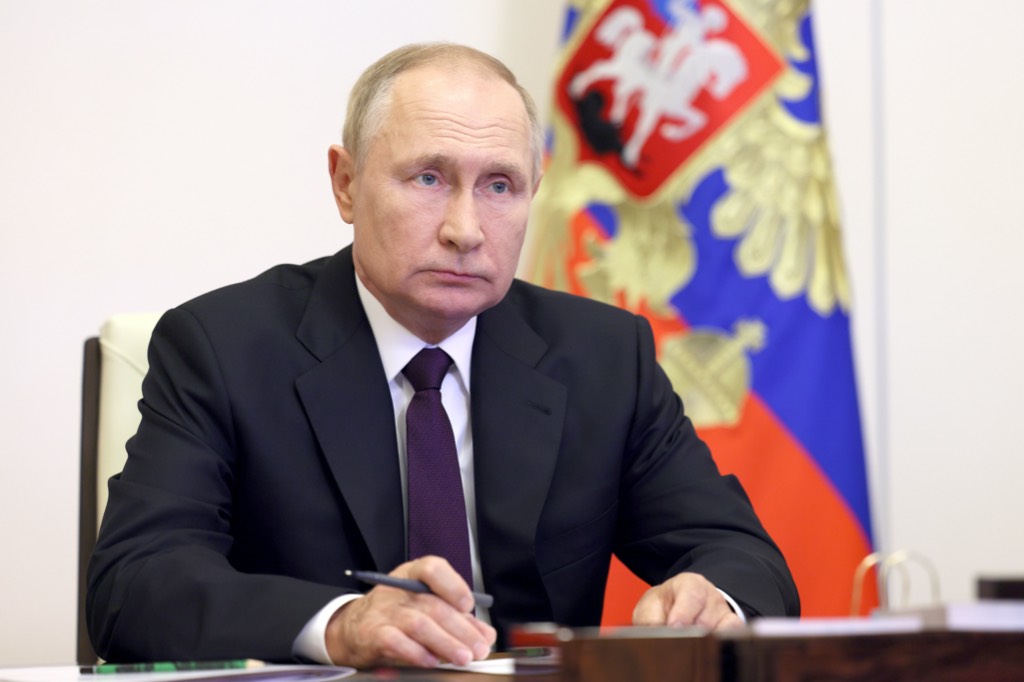 Путин участвует в саммите ОДКБ по ситуации на границе Армении и Азербайджана