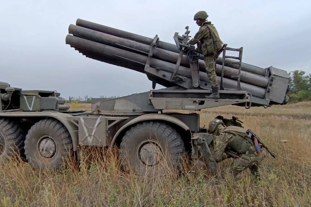 Российские артиллеристы, ракетчики и авиация поразили семь пунктов управления ВСУ