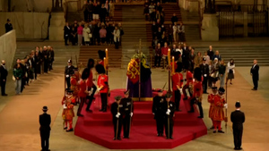 Стражник упал в обморок перед гробом Елизаветы II