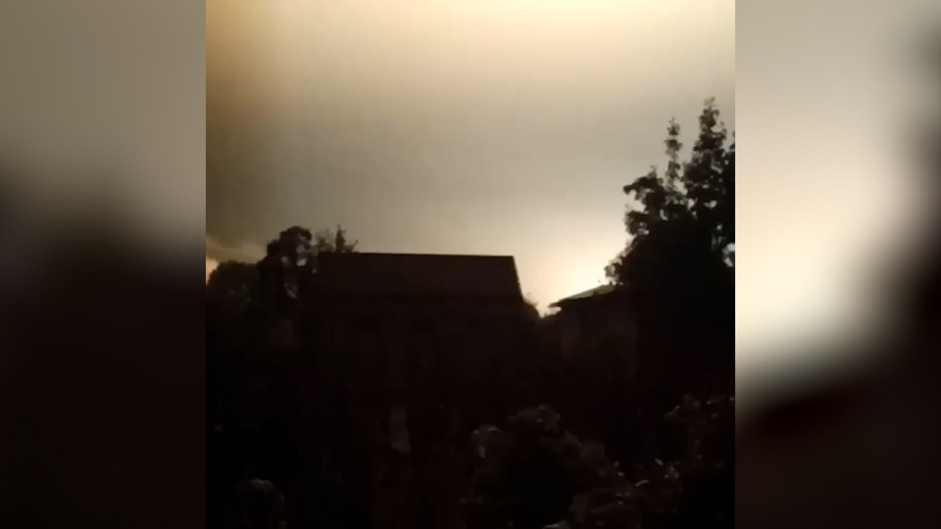 Очевидцы сняли на видео обстрел города Валуйки в Белгородской области