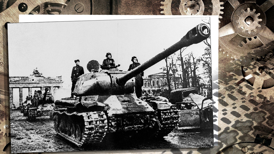 <p>Берлин. Советский танк ИС-2 у Бранденбургских ворот. Коллаж © L!FE. Фото © Архив ТАСС</p>