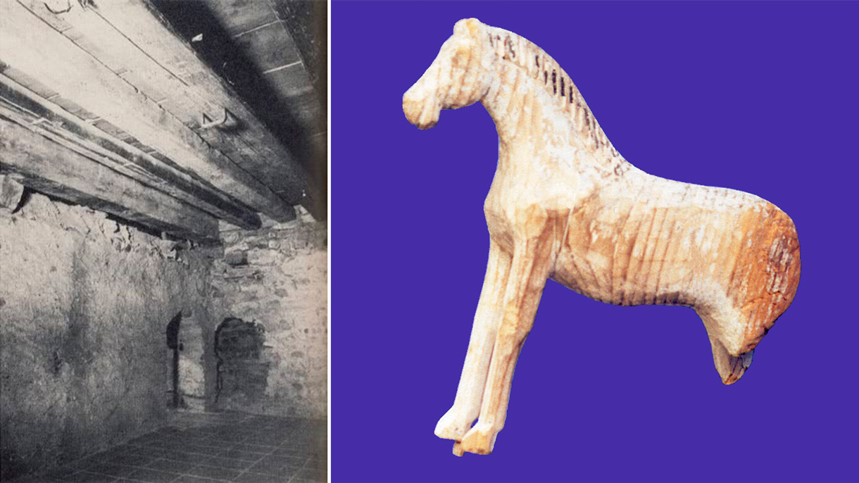 Потайная каморка в замке Пильзах и найденная там деревянная лошадка. Возможно, здесь содержался в детстве Каспар Хаузер. Фото © Wikipedia 