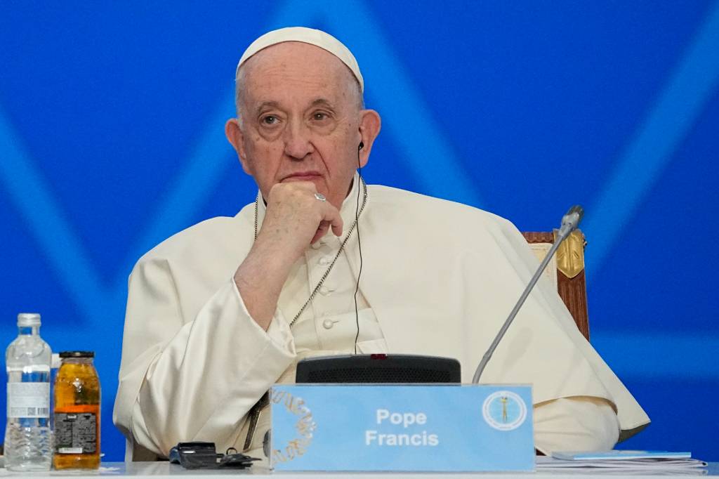 Папа римский Франциск назвал морально допустимыми поставки оружия Киеву