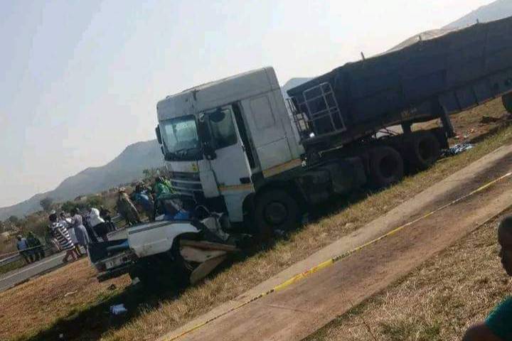 Кадр с места ДТП в ЮАР, где погибли 19 детей и двое взрослых. Фото © Twitter / Vehicle Trackers