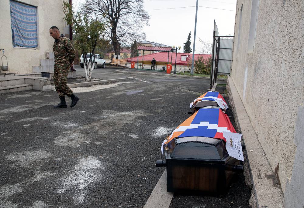 Азербайджан передал Армении тела 32 погибших военных
