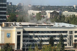 Здание драмтеатра в Донецке оказалось повреждено в результате обстрела ВСУ
