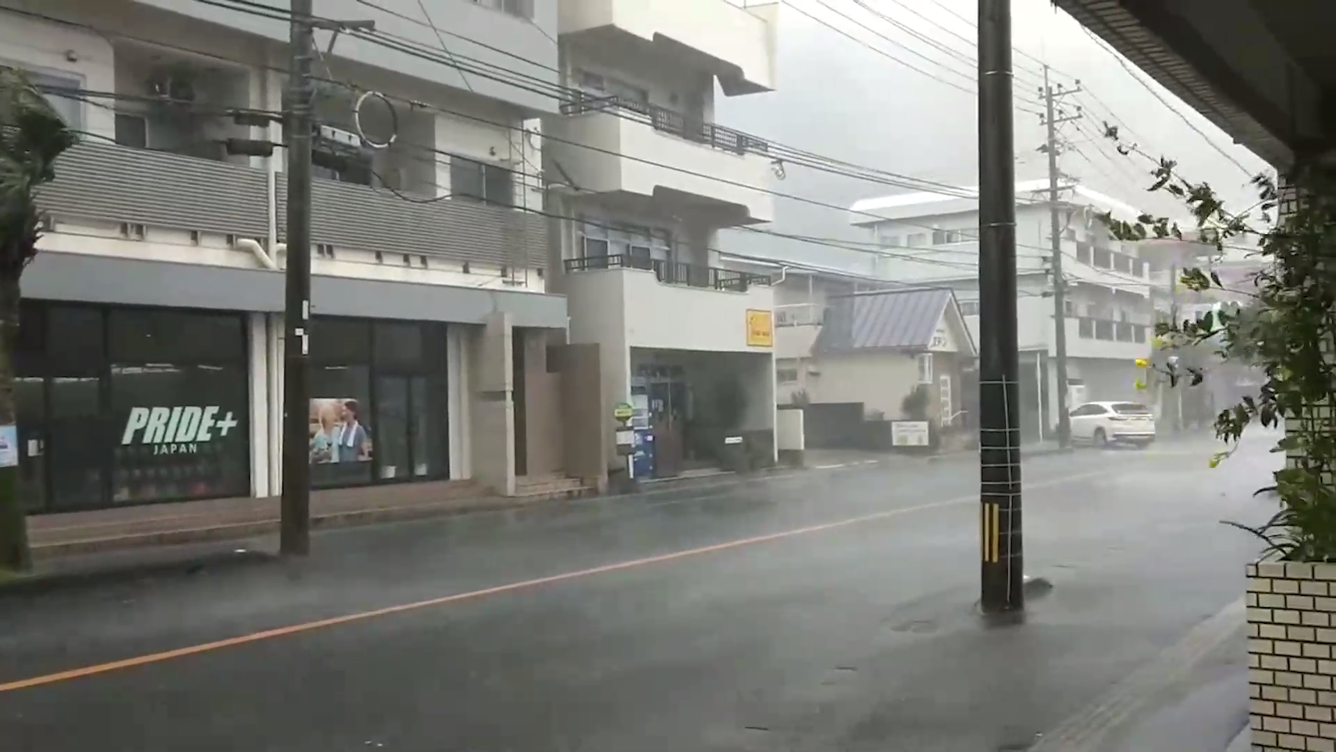 В Японии эвакуируют людей из-за тайфуна