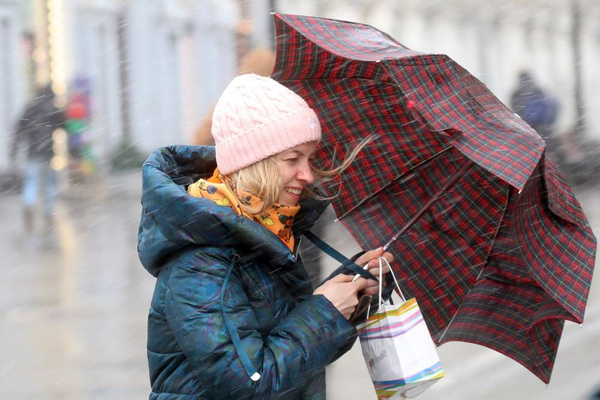 Ливни и сильный ветер: В Москве и области объявили жёлтый уровень погодной опасности