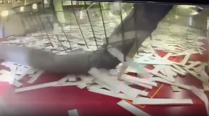 В тайваньской школе из-за землетрясения обрушился потолок спортзала прямо во время занятия