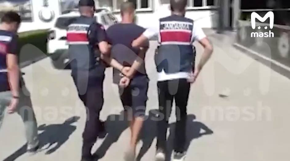 В Анталье задержали россиянина, насмерть забившего молотком родителей в номере отеля