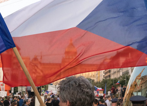 Премьера Чехии призвали отказаться от принципа "кто русский — тот и враг"