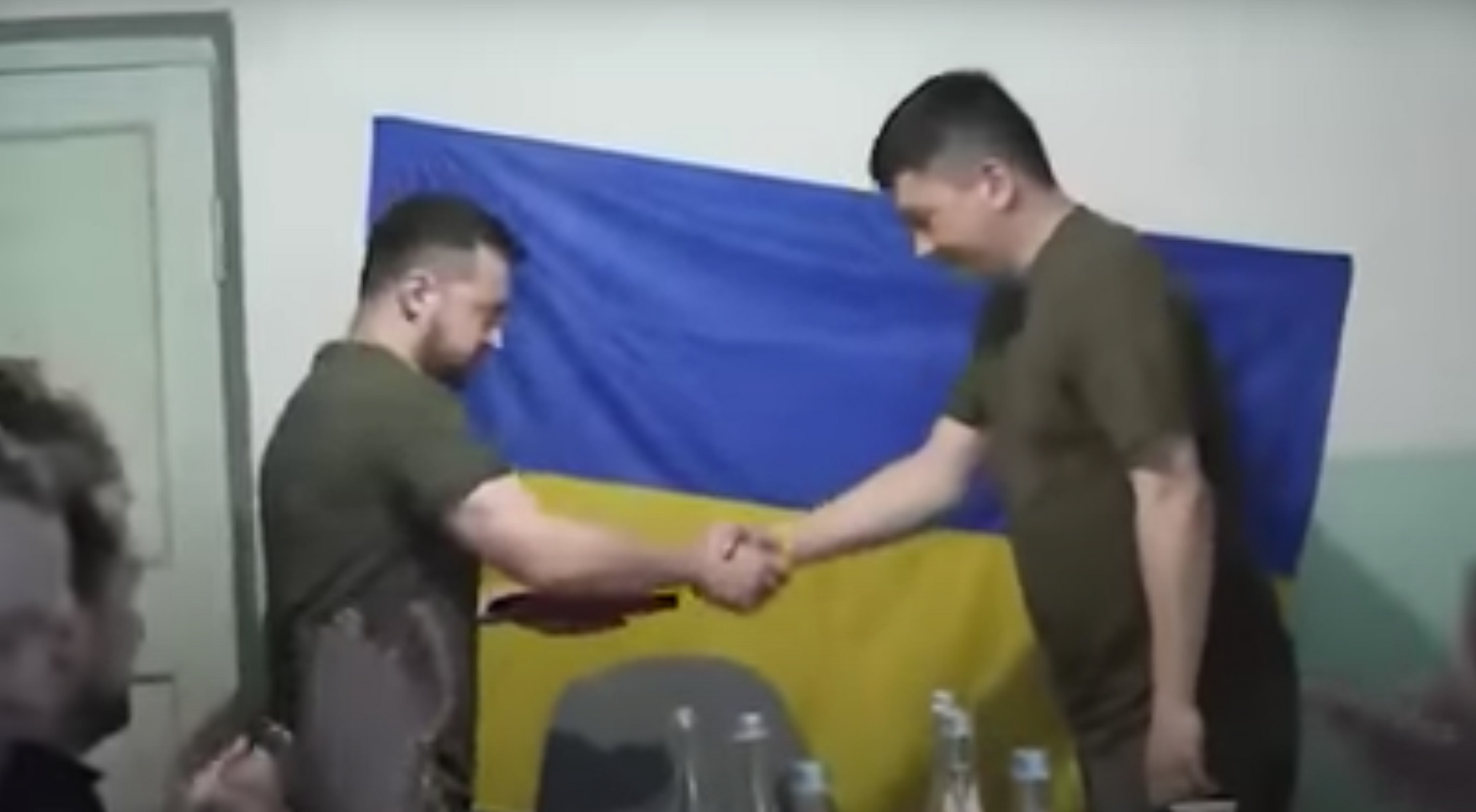 Виталий Ким получил от Зеленского орден за особые заслуги в защите государственного суверенитета © YouTube / Телеканал ICTV