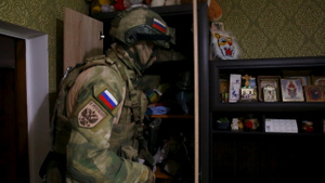 Житель Запорожья следил за российскими военными через монокуляр с крыши и передавал данные ВСУ