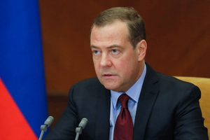 Медведев обсудил выполнение гособоронзаказа с представителями промышленности и Минобороны