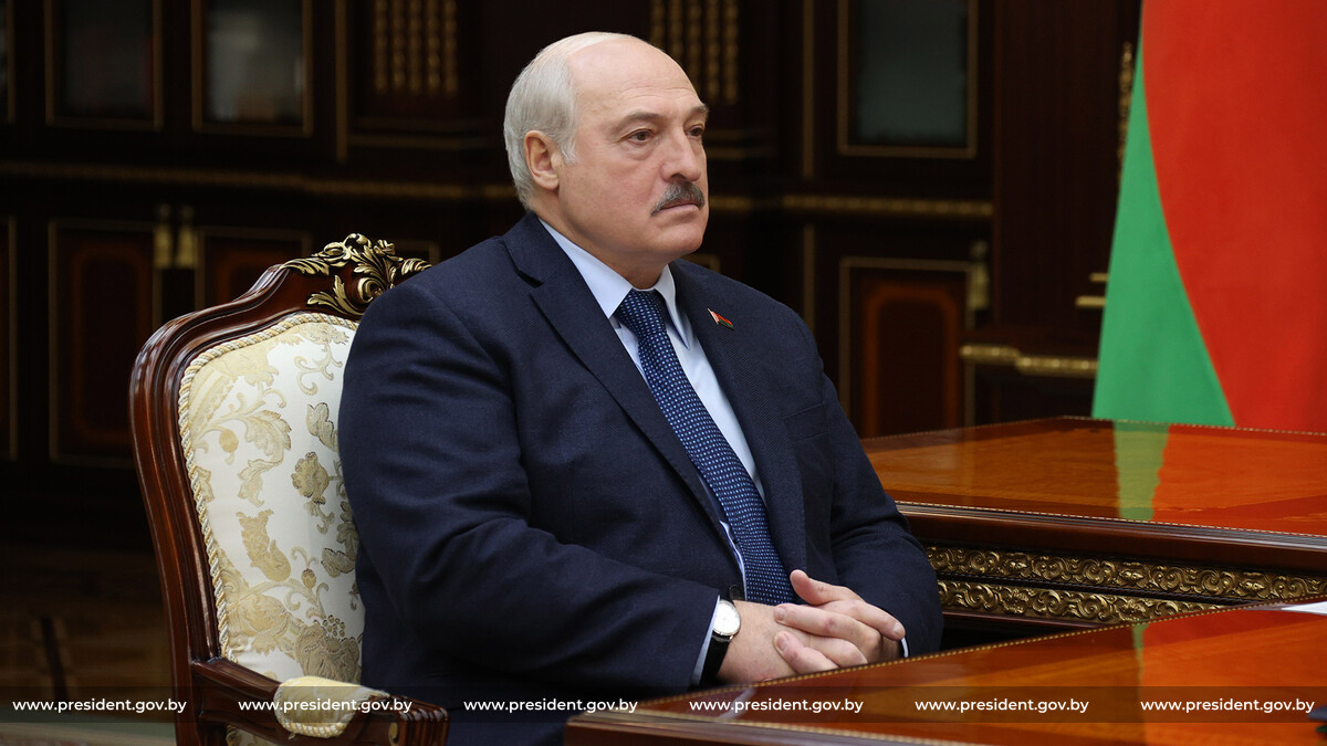 Лукашенко поручил провести проверку армии по нормам военного времени