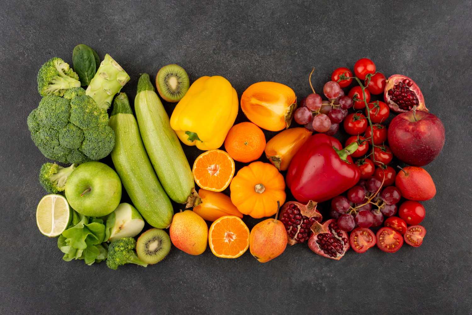 Укрепить иммунитет легко, если есть много фруктов и овощей. Фото © Freepik