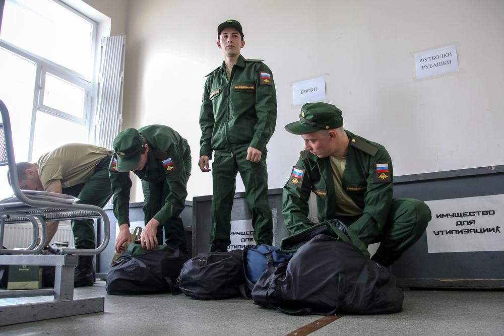 Названо число россиян, прибывших в военкоматы самостоятельно за первые сутки