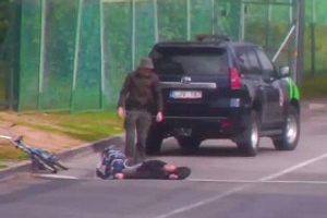 Ещё и пнули: Литовские пограничники выбросили россиянина на дорогу