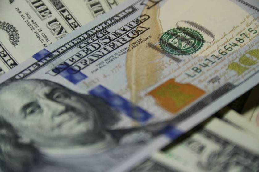 Мосбиржа может полностью отказаться от торгов долларом