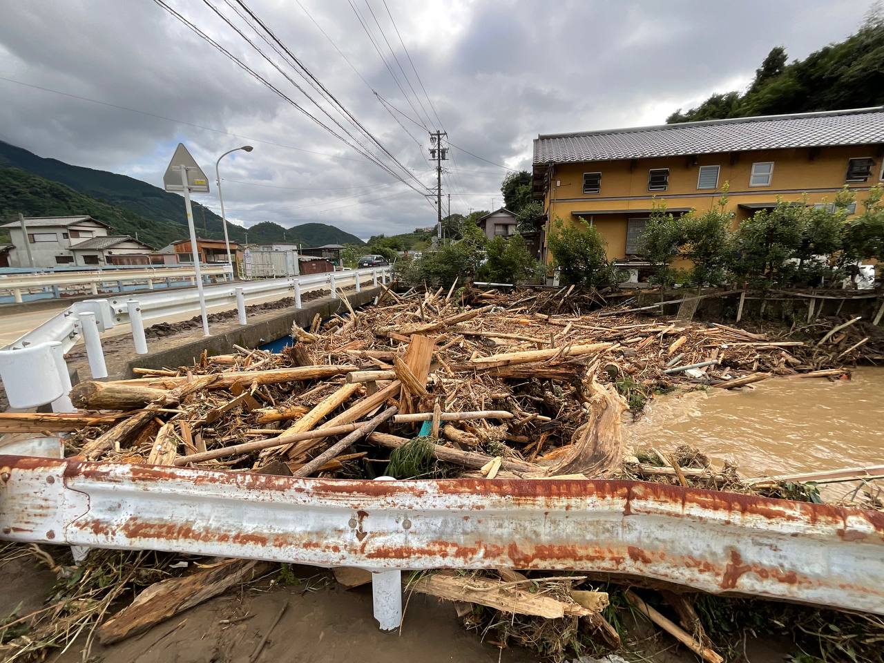 Три человека погибли и один пропал без вести после тайфуна Талас в Японии
