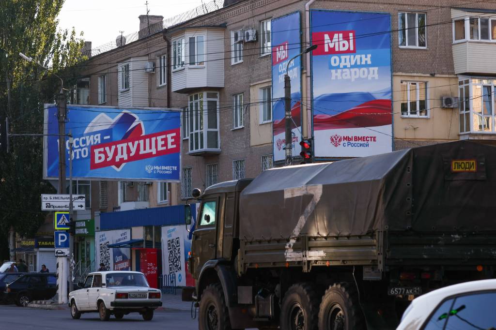 Главе избирательного участка в Мелитополе бросили коктейль Молотова в окно