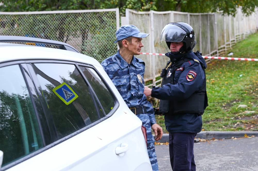 В Кремле заявили, что устроивший стрельбу в ижевской школе мог быть неофашистом
