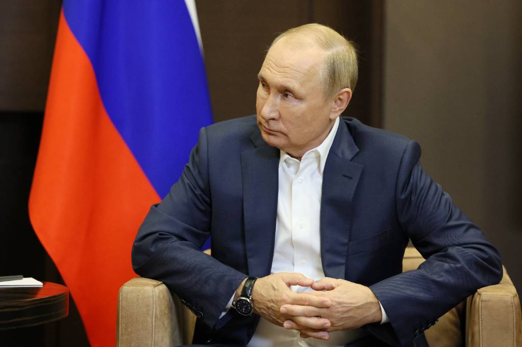 Путин дал гражданство РФ финалистам трека Международный конкурса Лидеры России