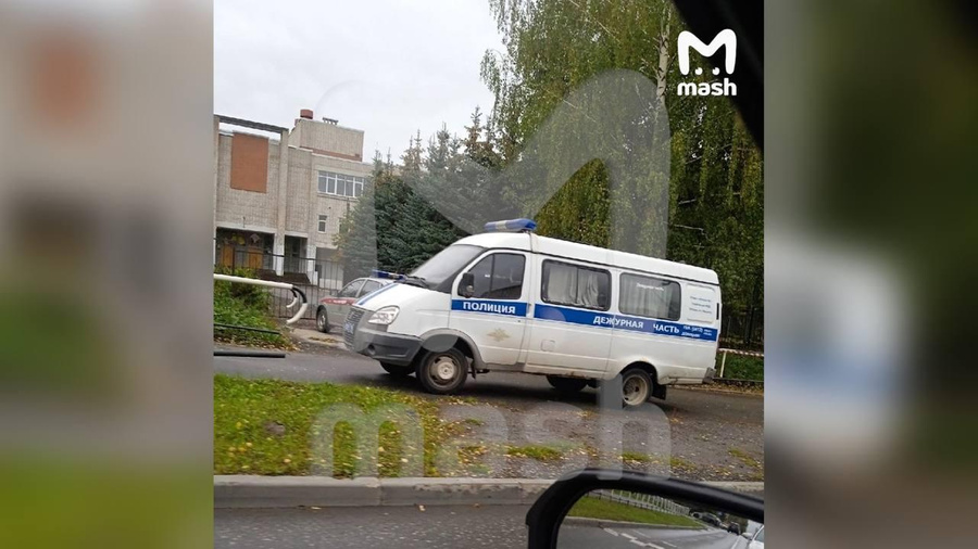 Обстановка у школы в Ижевске, где произошла стрельба. Фото © Mash