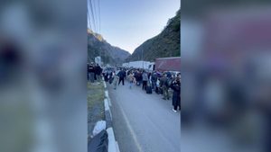 Из-за очередей пограничники разрешили пересекать КПП Верхний Ларс в Северной Осетии пешком