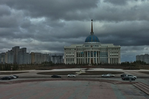 Премьер Казахстана поручил помогать приезжающим в страну россиянам