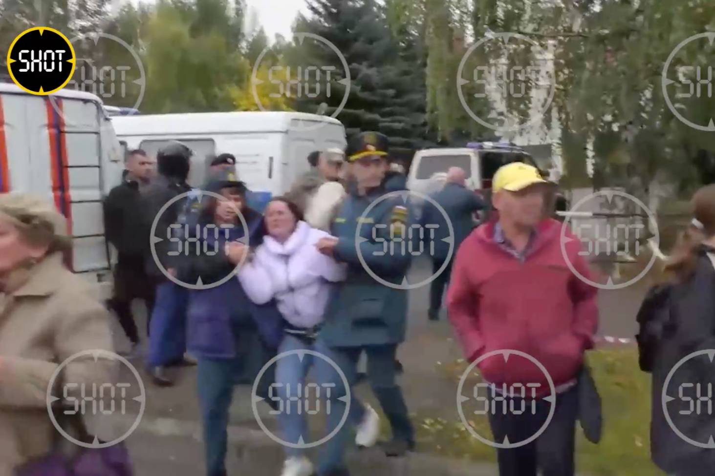 Лайф публикует видео первых минут после стрельбы в школе в Ижевске
