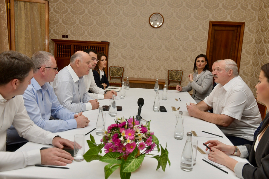 Лукашенко встретился с Бжанией в Абхазии. Обложка © Администрация Президента Республики Абхазия
