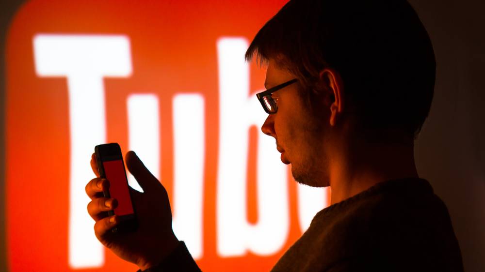 Генералы ментальных войн: Почему алгоритмы YouTube в России могут подвергнуть цензуре