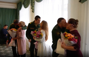 Под Воронежем семь мобилизованных россиян женились в один день