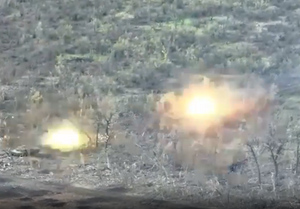 Поразил прямой наводкой: Появилось видео столкновения российских танкистов с техникой ВСУ в лесополосе