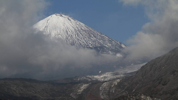 Число туристов, погибших при восхождении на вулкан Ключевской, возросло до шести