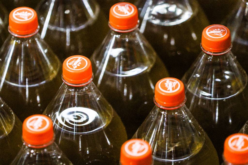 После ухода Coca-Cola из России в магазинах стало ещё больше колы
