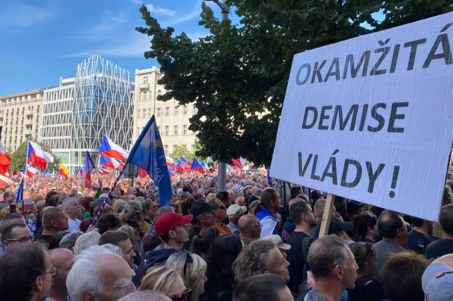 <p>Акция протеста в Праге. Фото © Twitter / <a href="https://twitter.com/pozorzmena" target="_blank" rel="noopener noreferrer">pozorzmena</a></p>