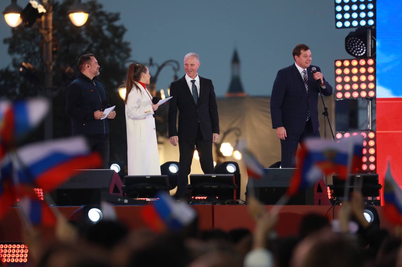 Владимир Сальдо и Евгений Балицкий на концерте на Красной площади. Фото © LIFE / Павел Баранов