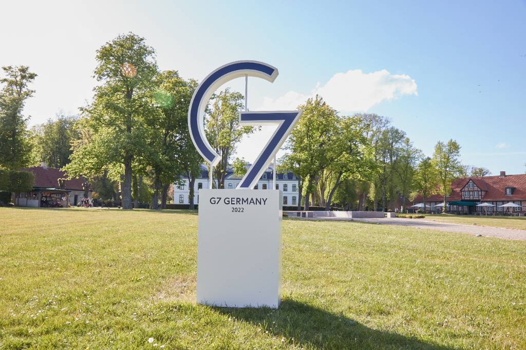 Политолог Есиев заявил, что ценовой потолок G7 на нефть противоречит принципам либерализма