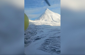 У выживших есть обогрев: МЧС раскрыло подробности операции по спасению туристов с вулкана на Камчатке