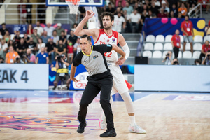 Баскетболист сборной Турции заявил о нападении на него во время матча чемпионата Европы