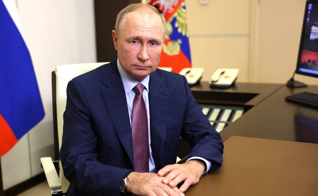 Путин поручил правительству проработать условия использования в России зарубежного софта