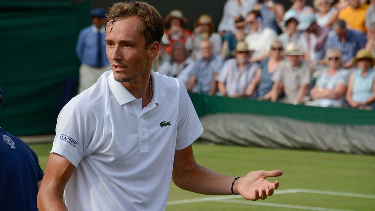 Даниил Медведев проиграл в US Open и лишится титула