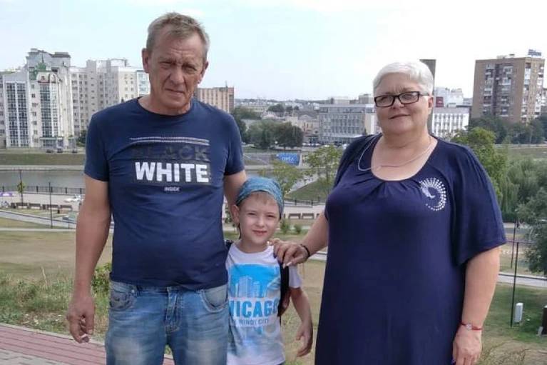 Жительница Ростовской области, ставшая мамой в 50 лет, отвела сына в первый класс