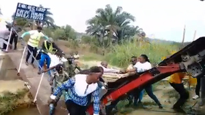 В Конго новый мост рухнул в самый ответственный момент