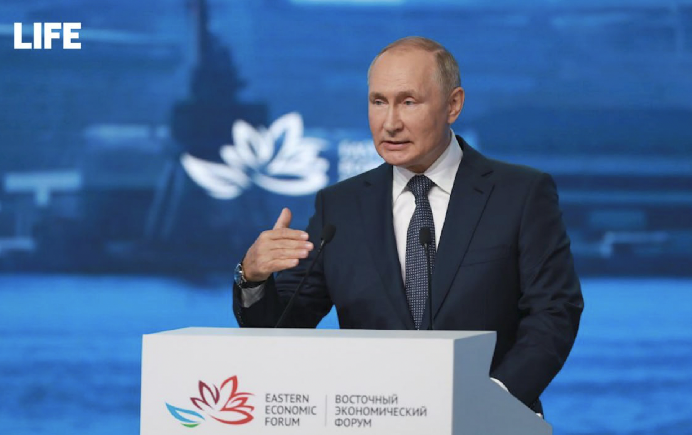 Путин выступил против ответа плевком на визовые ограничения против россиян