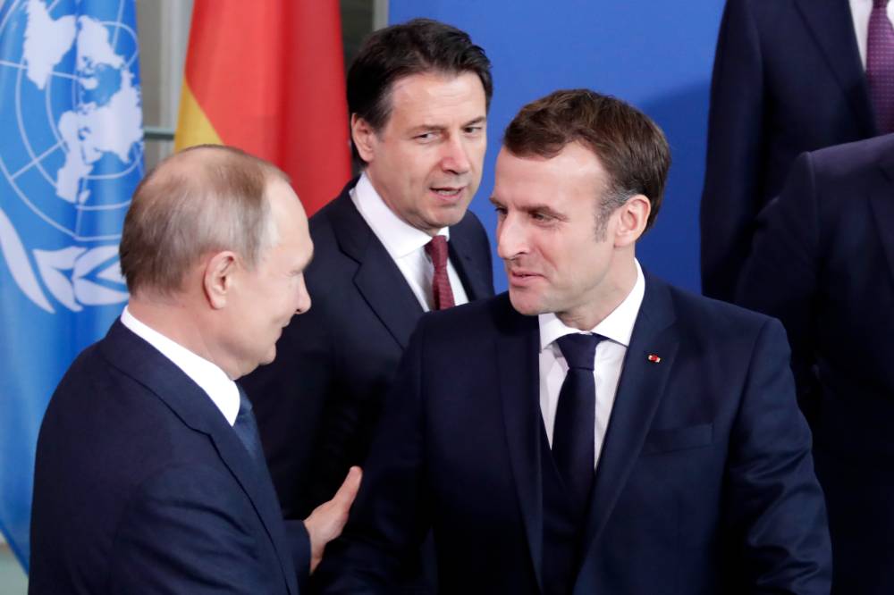 Во Франции призвали Макрона не выдвигать условия "тяжеловесу" Путину